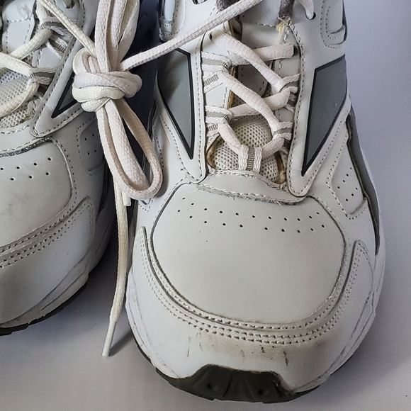 Reebok men's white w/grey stripe shoe 12 - Picture 9 of 13